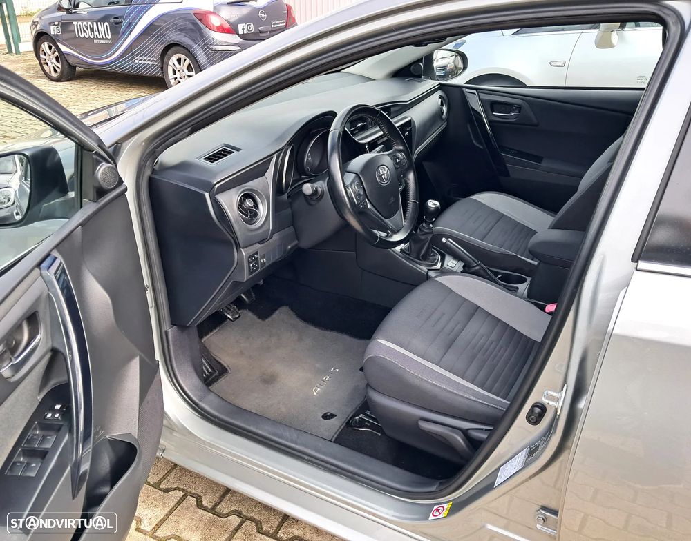 Toyota Auris 1.4 D-4D Comfort+Pack Sport - 11