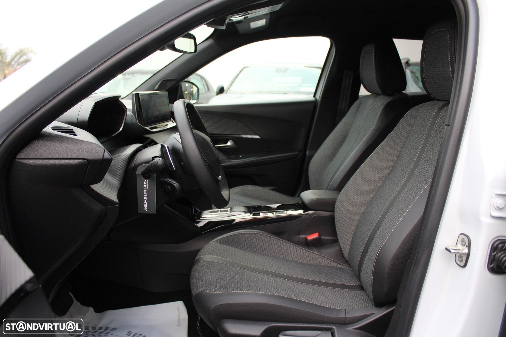 Peugeot 2008 1.2 PureTech Allure Pack EAT8 - 10