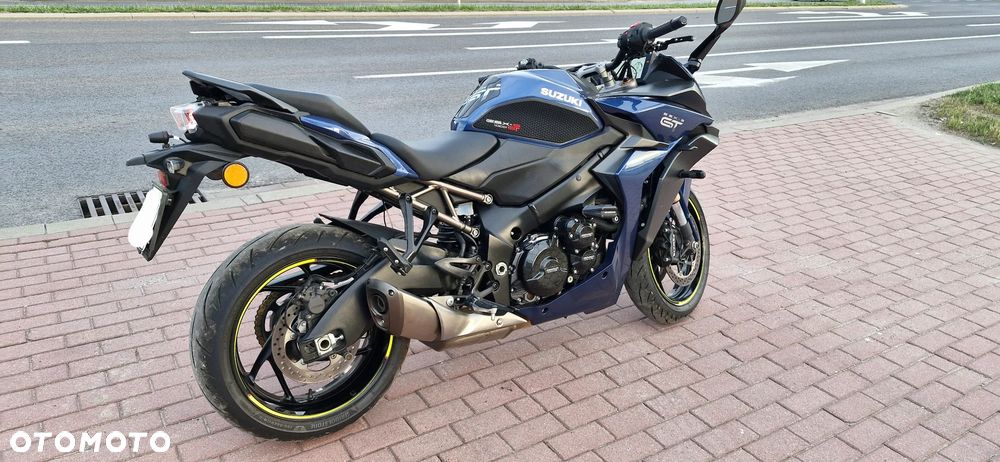 Suzuki GSX - 8