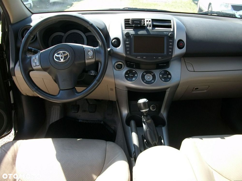 Toyota RAV4 - 9