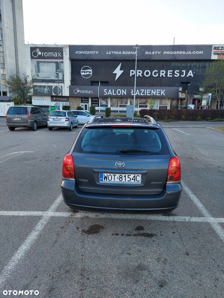Toyota Avensis - 8