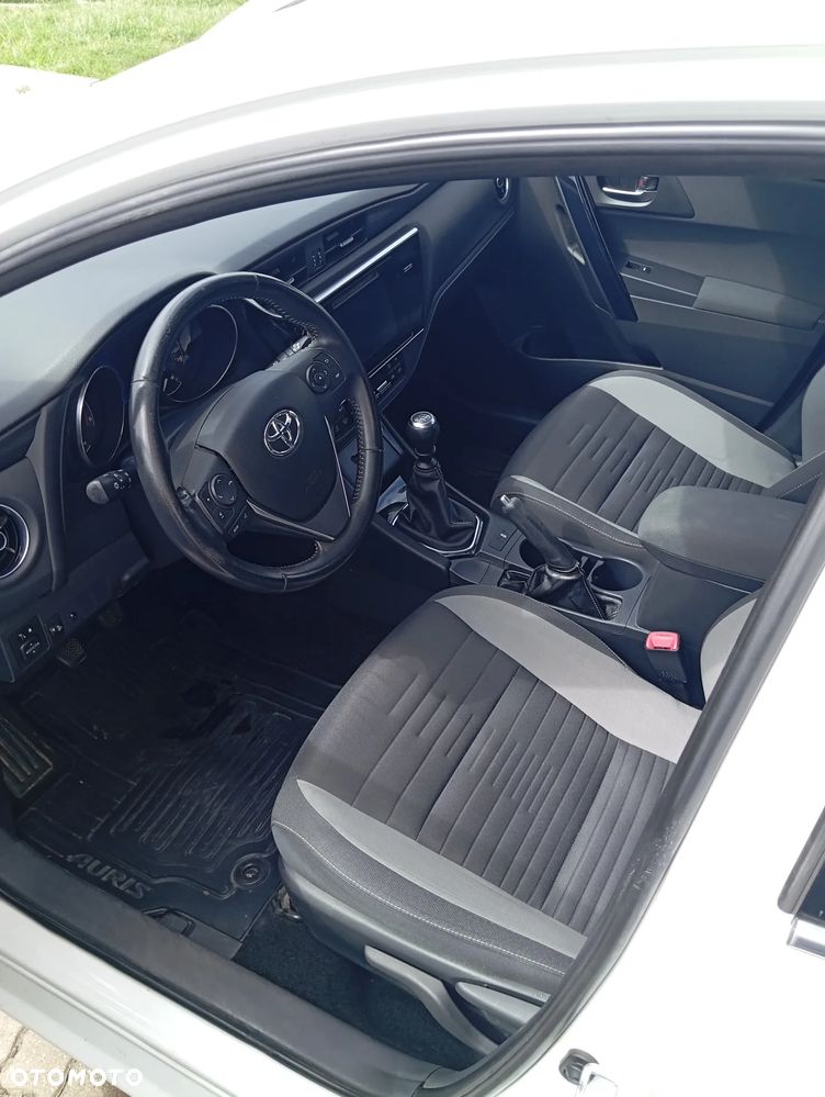 Toyota Auris 1.6 Premium - 13