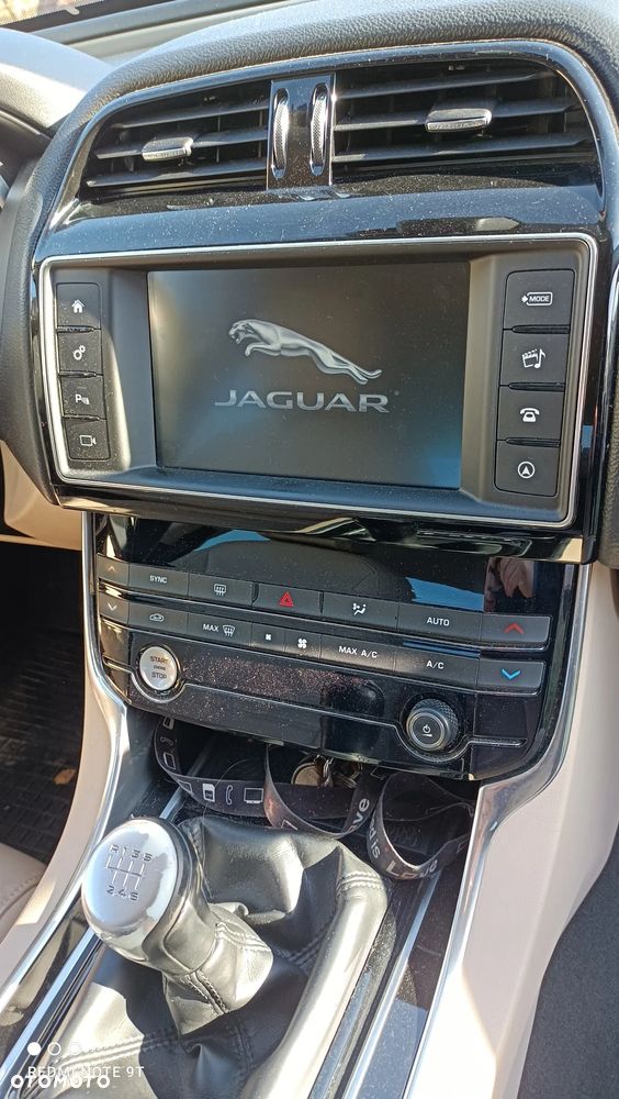 Jaguar XE ver-2-0-d-prestige - 8