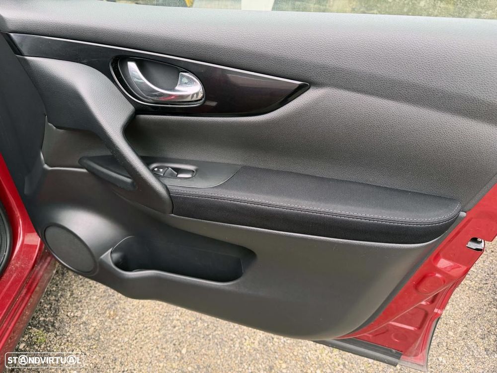 Nissan Qashqai 1.5 dCi N-Connecta 18 - 22