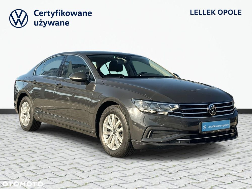 Volkswagen Passat - 4