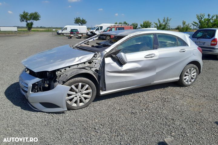 Dezmembrez Mercedes-Benz A-Class W176 [2012 - 2015] Hatchback 5-usi A - 2