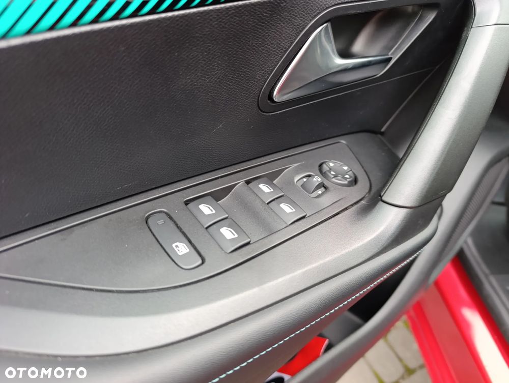 Peugeot 2008 BlueHDi 130 Allure S&S EAT8 - 21