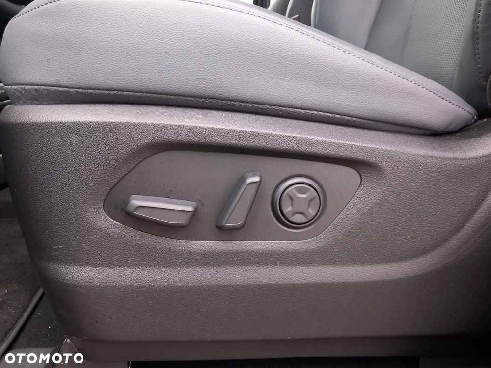 Hyundai Staria 1.6 T-GDI HEV Smart VIP - 34