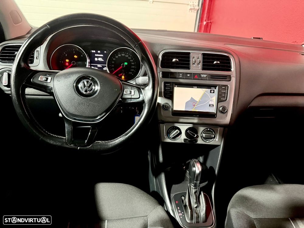 VW Polo 1.4 TDi Lounge DSG - 32
