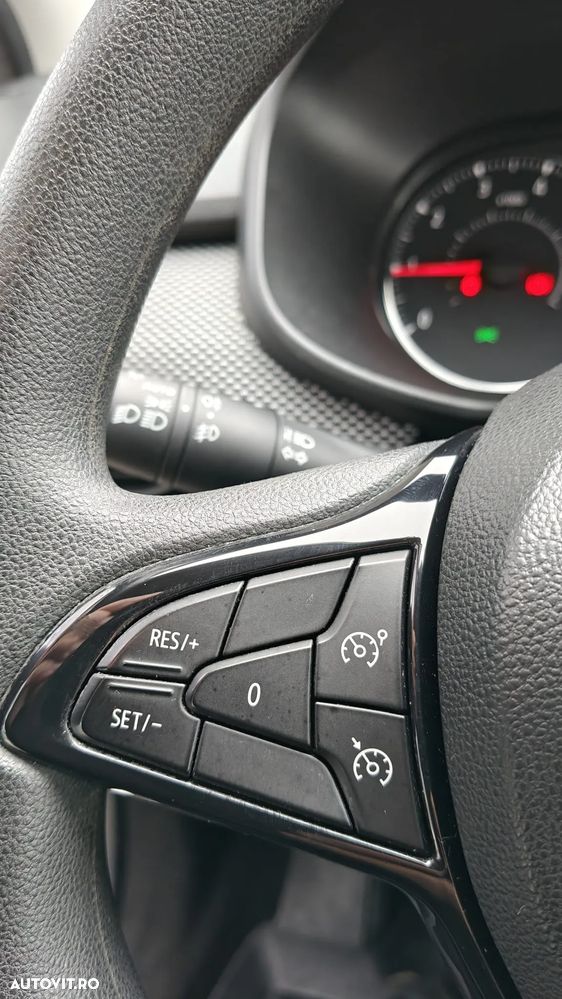 Dacia Logan TCe 90 Essential - 16