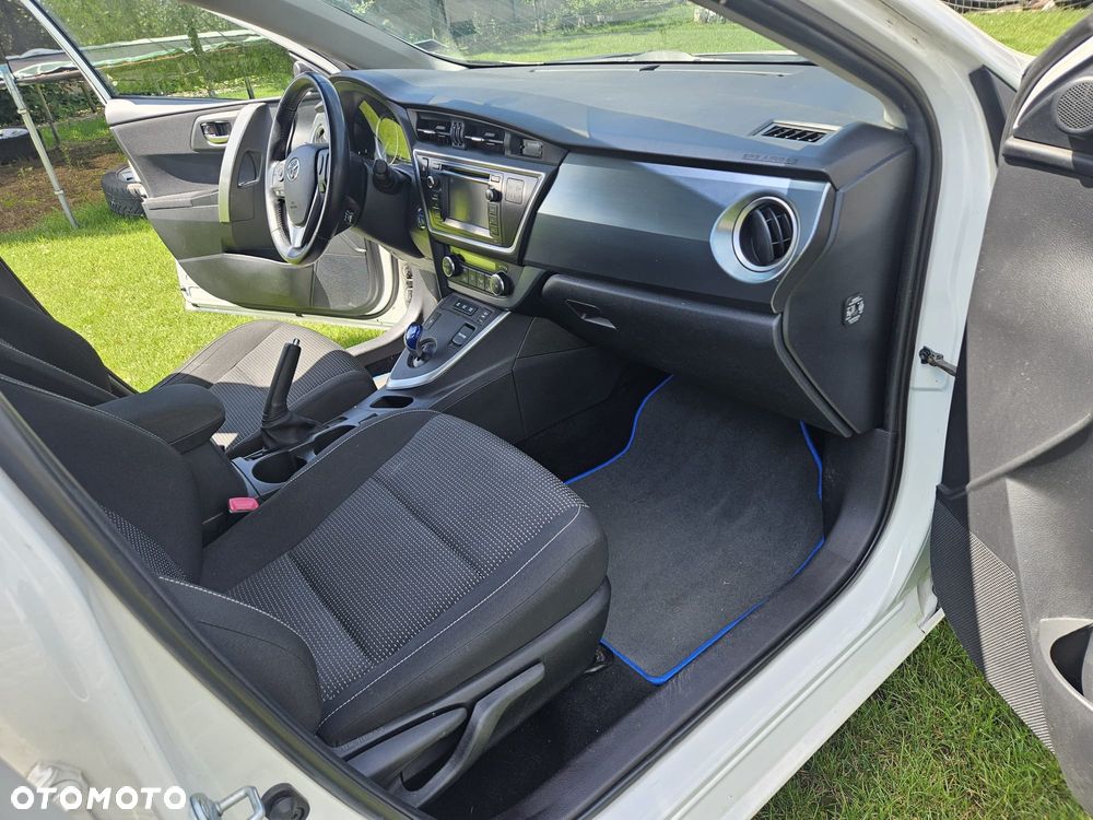 Toyota Auris 1.8 HSD Prestige - 32