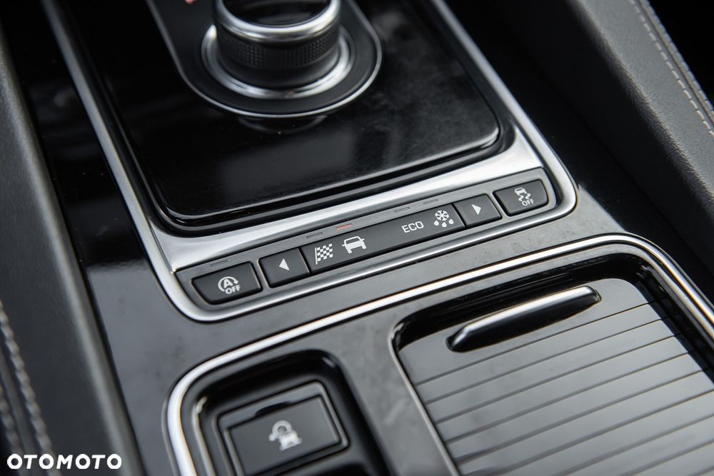 Jaguar F-Pace 2.0 i4D AWD R-Sport - 27