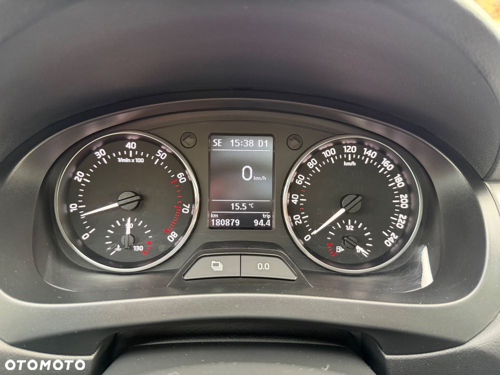 Skoda RAPID 1.4 TSI Ambition Max DSG - 34