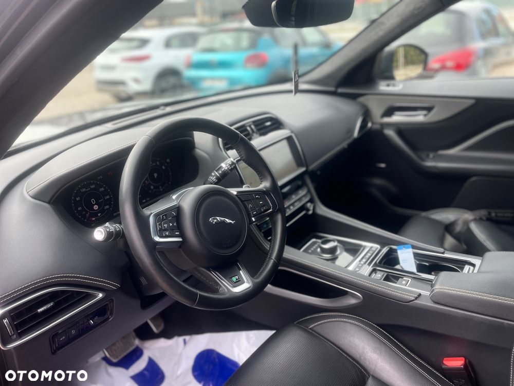 Jaguar F-Pace 25t AWD R-Sport - 9