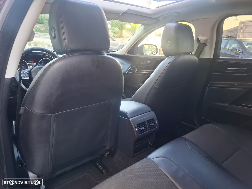 Jaguar XE 2.0 D Prestige Aut. - 34