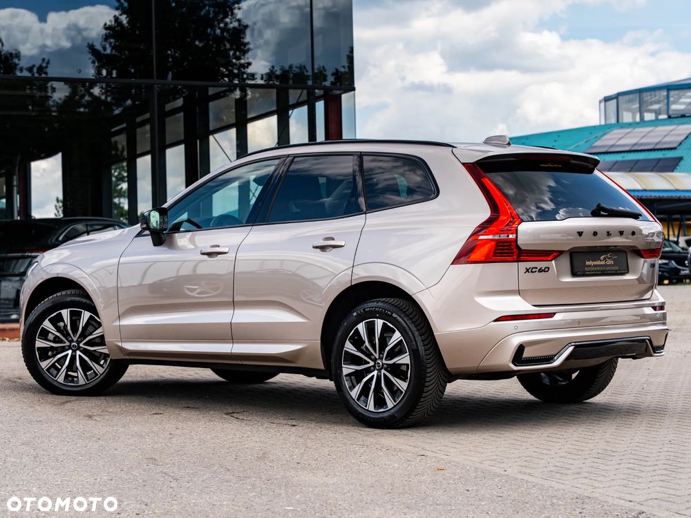 Volvo XC 60 B4 B Plus Dark - 11