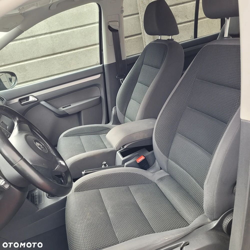Volkswagen Touran - 10