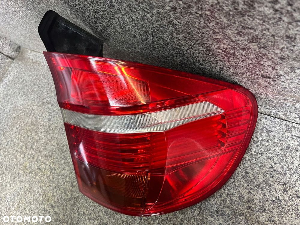 Lampa LED prawa tylna prawy tyl w blotnik BMW E70 X5 BDB ORG - 3