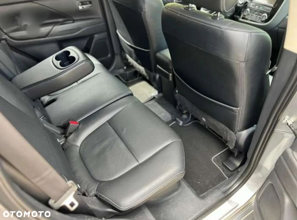 Mitsubishi Outlander 2.0 4WD Top - 31