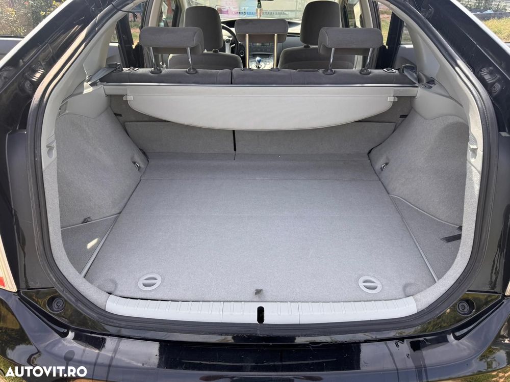 Toyota Prius (Hybrid) Sol - 9