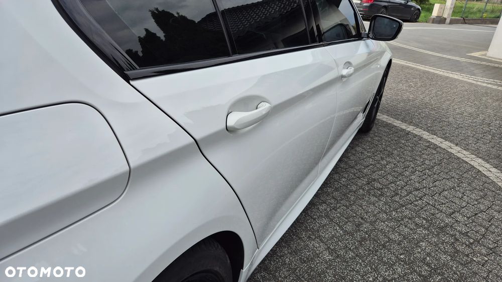 BMW Seria 5 M550i xDrive sport - 22