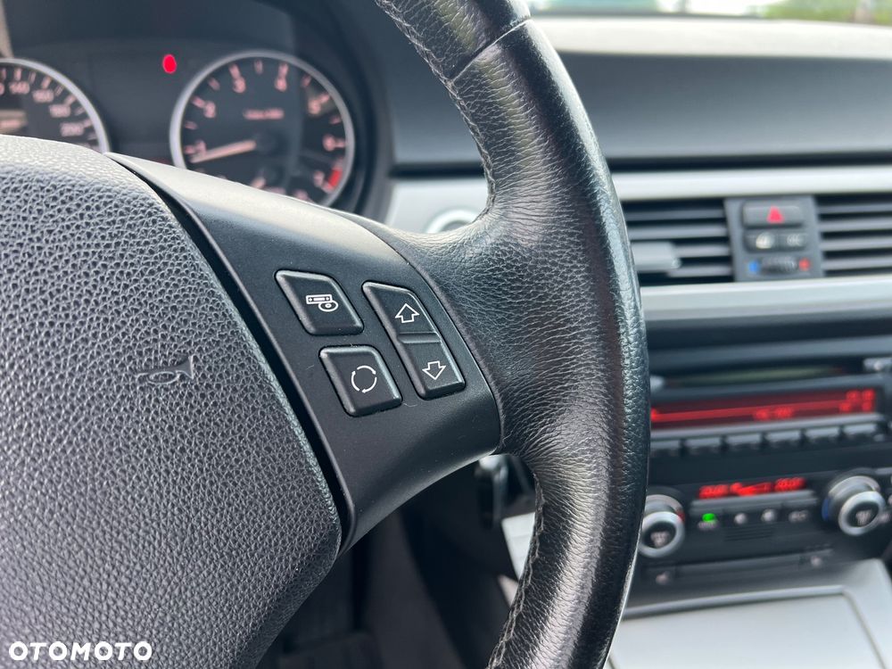 BMW Seria 3 320i - 36