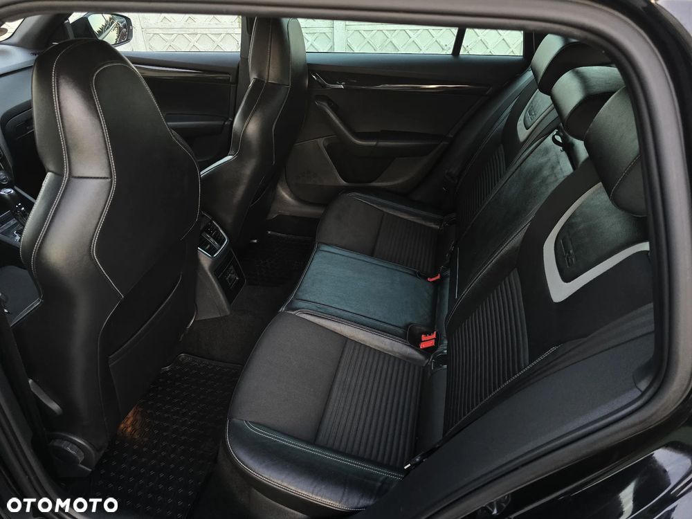 Skoda Octavia 2.0 TDI DSG RS - 29