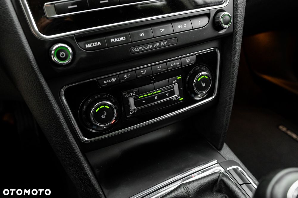 Skoda Superb 2.0 TDI Elegance Green tec - 32