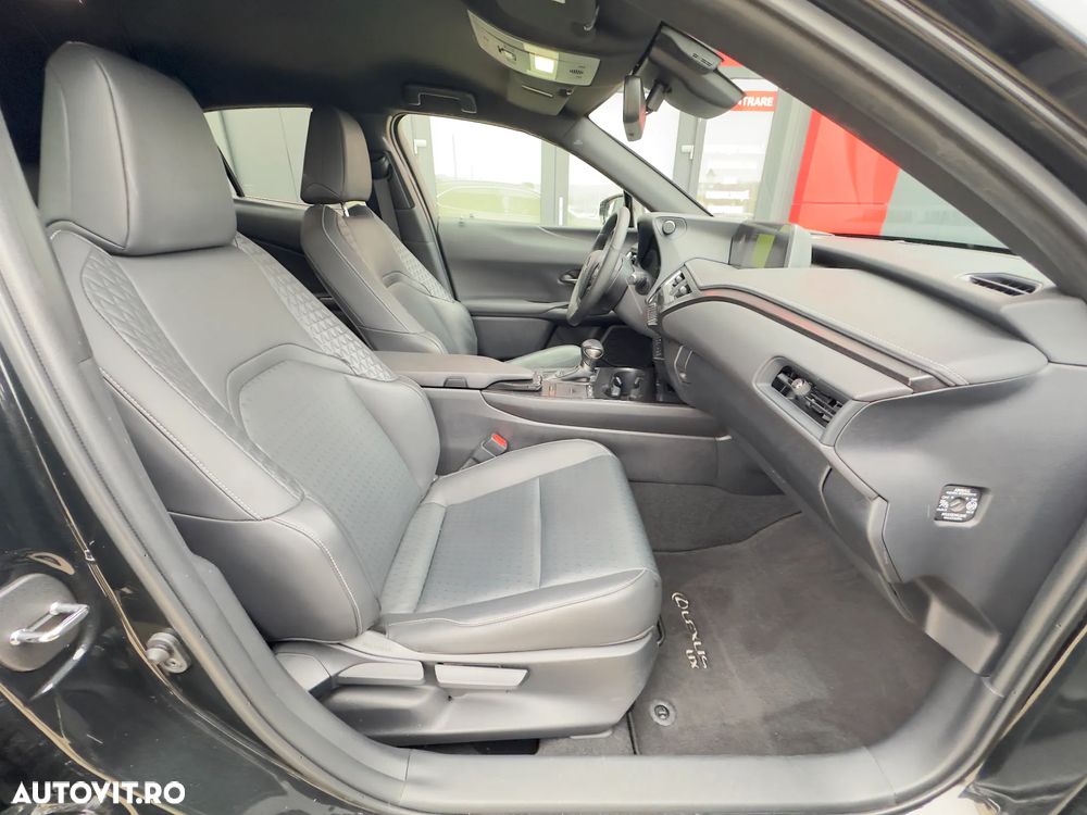 Lexus UX 250h FWD Executive - 21