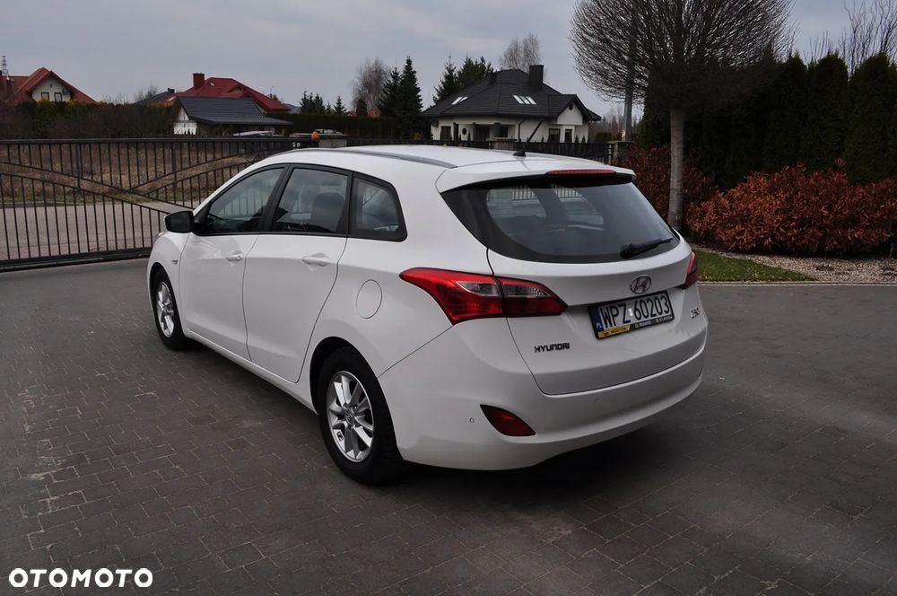 Hyundai i30 1.6 CRDi Fifa World Cup Edition - 4