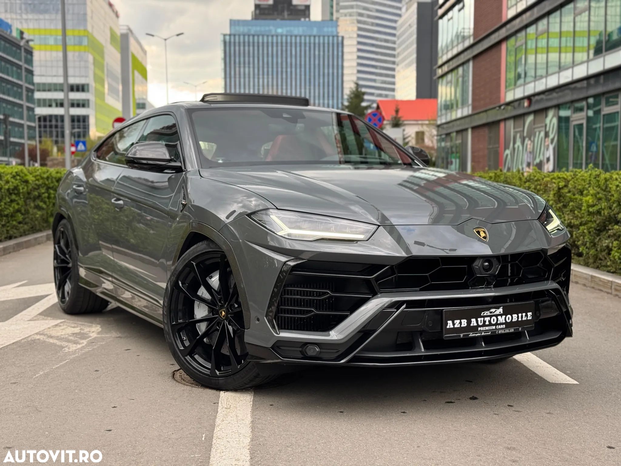 Lamborghini URUS Standard - 1