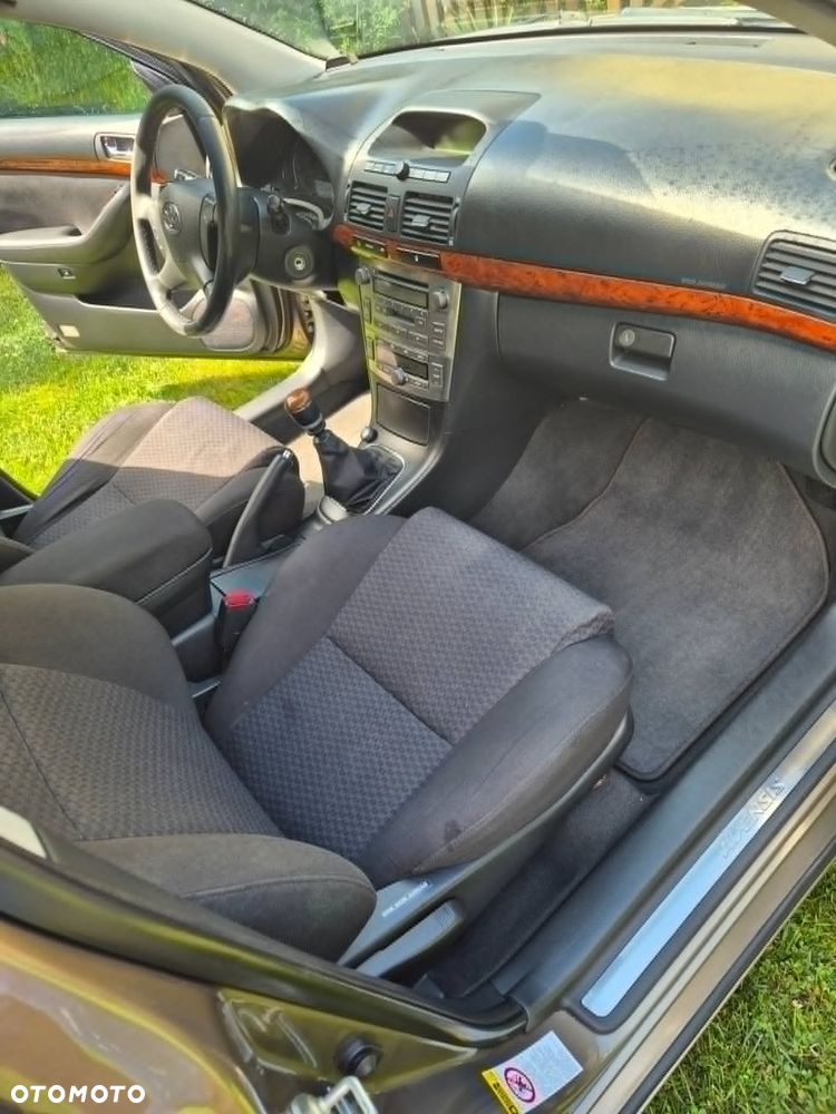 Toyota Avensis 2.2 D-4D Sol - 11