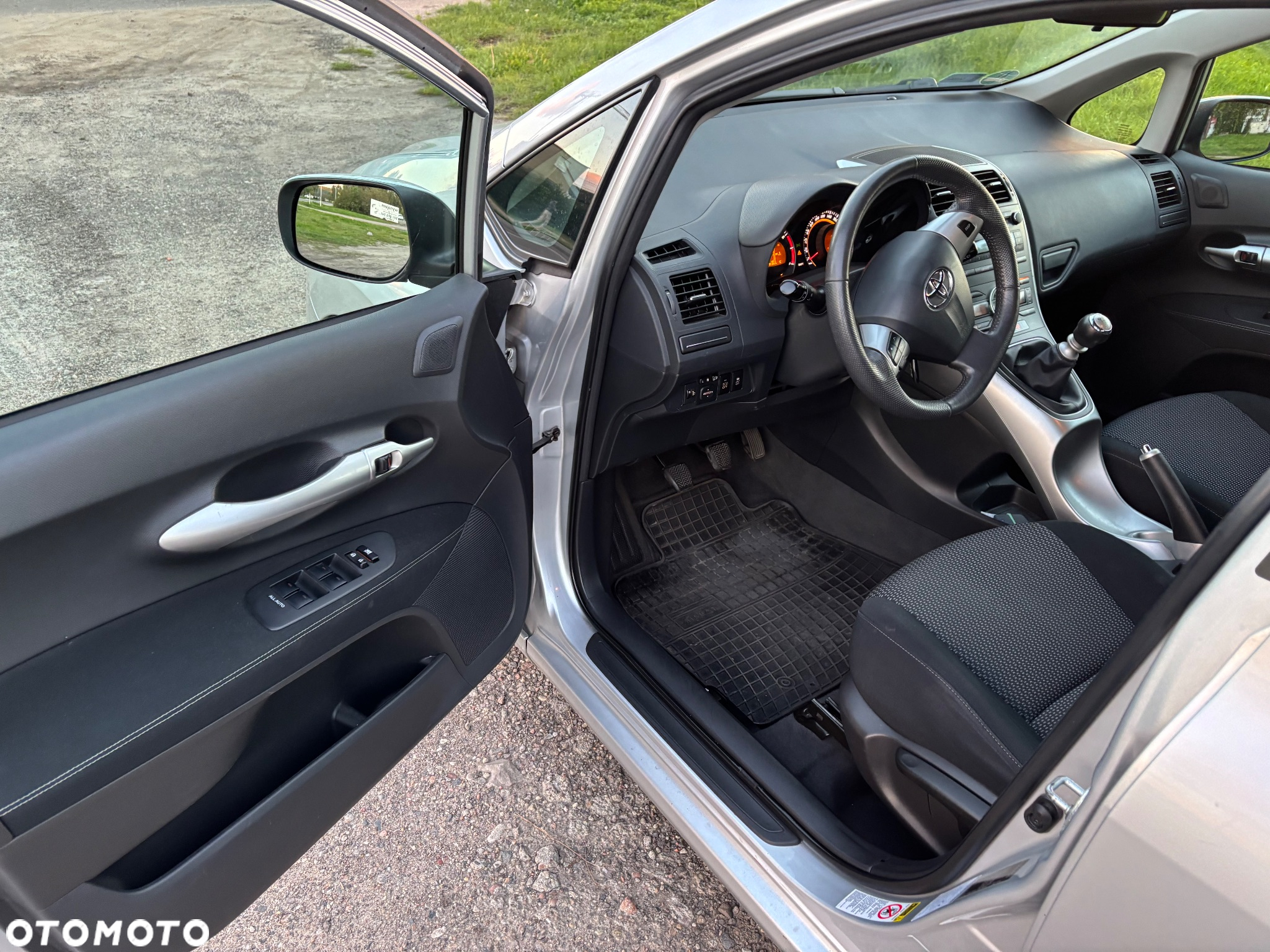 Toyota Auris 1.33 Dual-VVT-i - 14