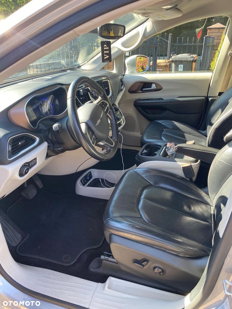Chrysler Pacifica - 19