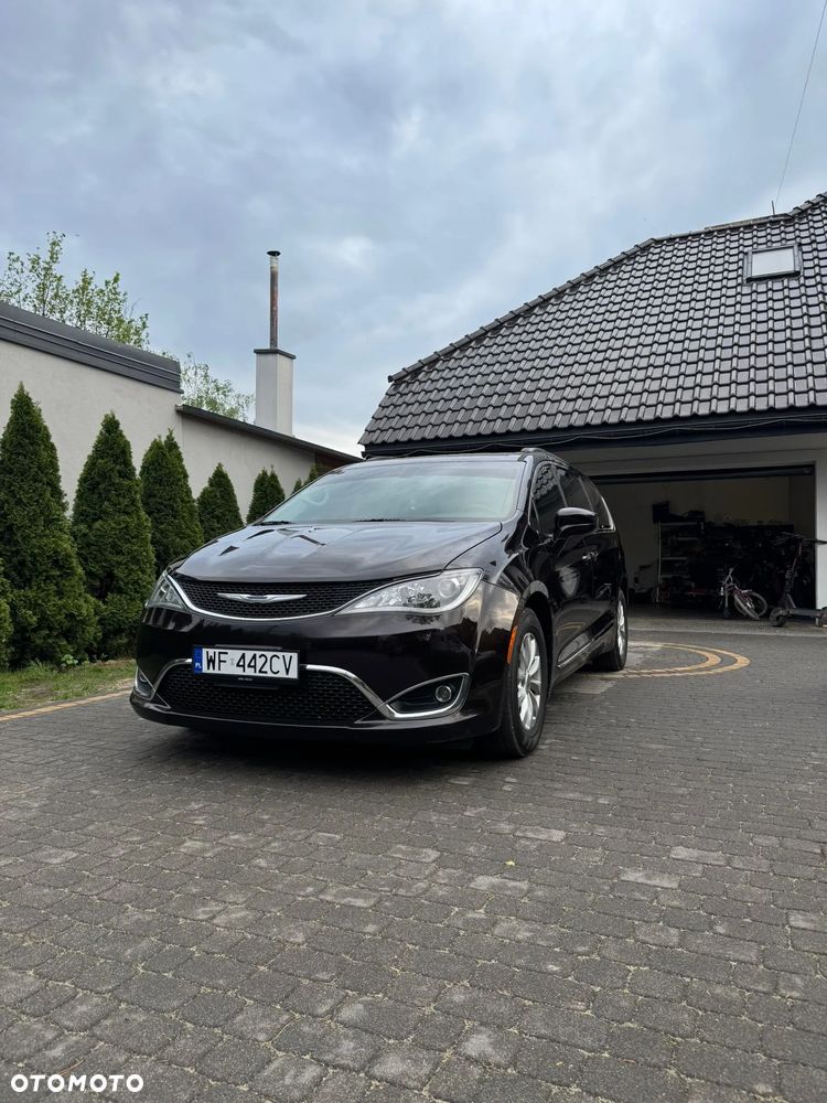 Chrysler Pacifica - 5