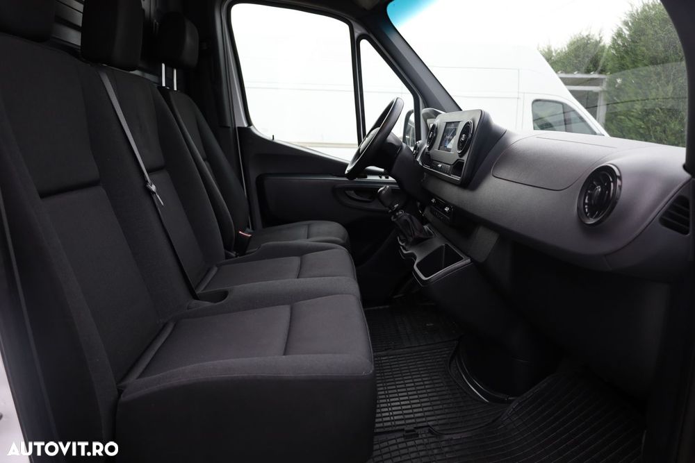 Mercedes-Benz Sprinter L2H2 - 12