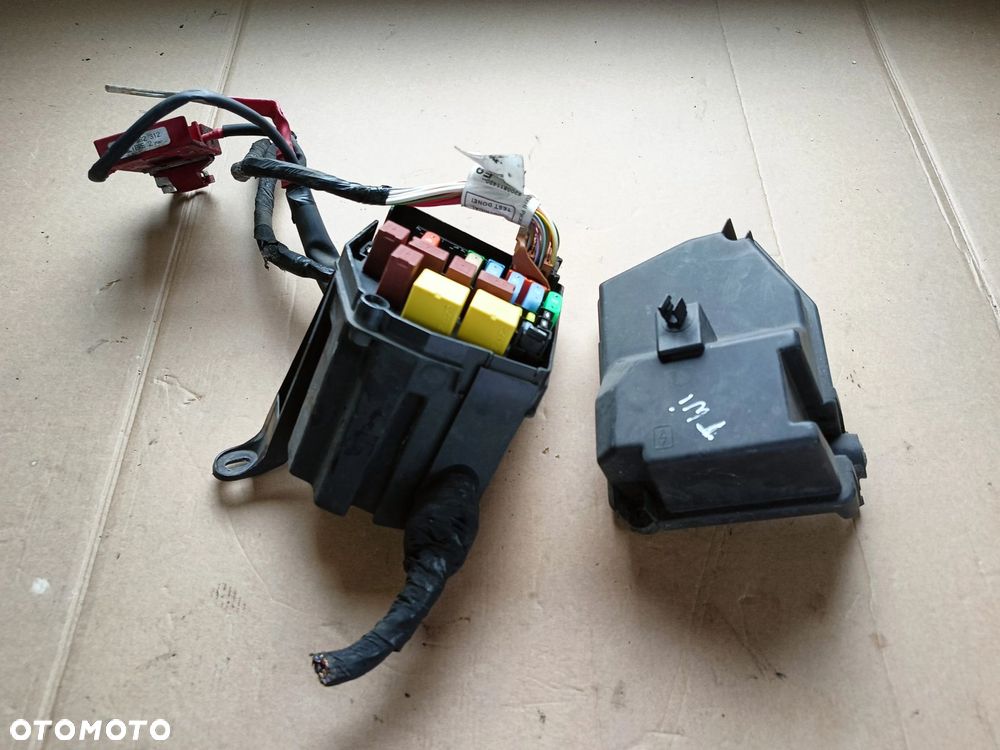 Twingo II skrzynka bezpieczników przekaźników 1,2 16V benzyna EU Renault - 1