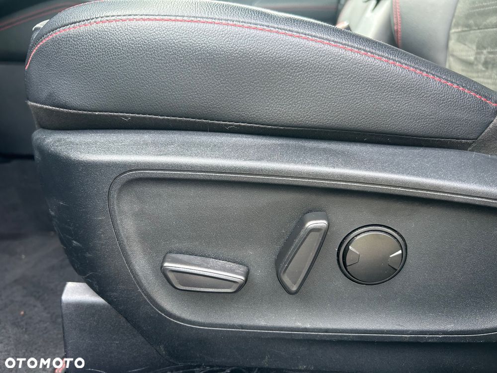 Ford Kuga 2.5 Duratec PHEV ST-LINE X - 36