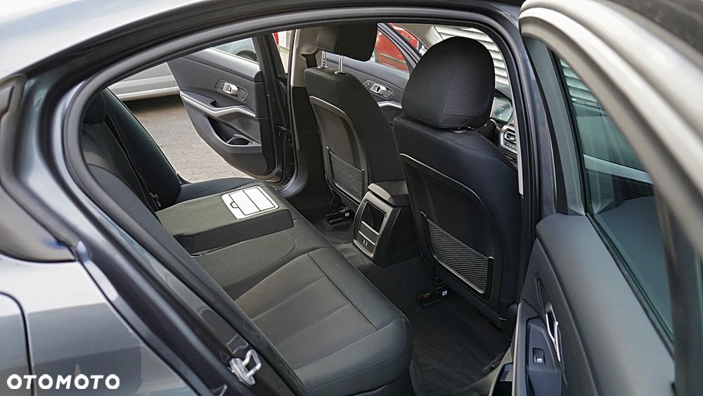 BMW Seria 3 320e - 17