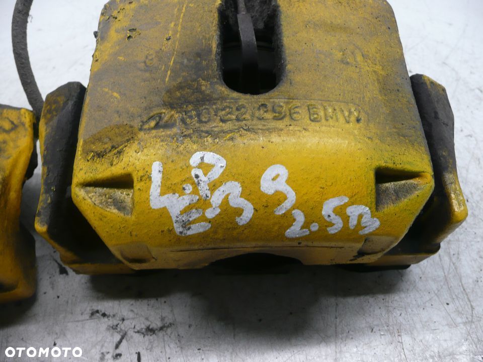 BMW E39 LIFT 2.5B KOMBI ZACISK HAMULCOWY PRZÓD PRAWY LEWY - 2
