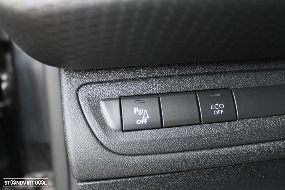 Peugeot 208 1.2 PureTech Signature - 6