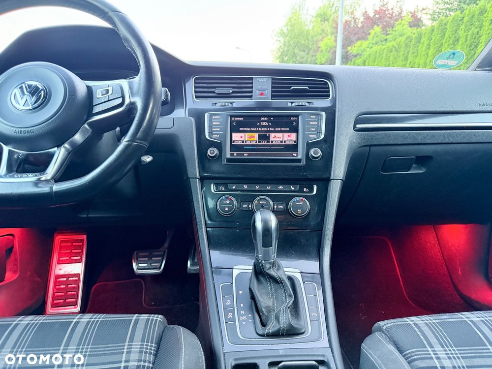Volkswagen Golf - 11