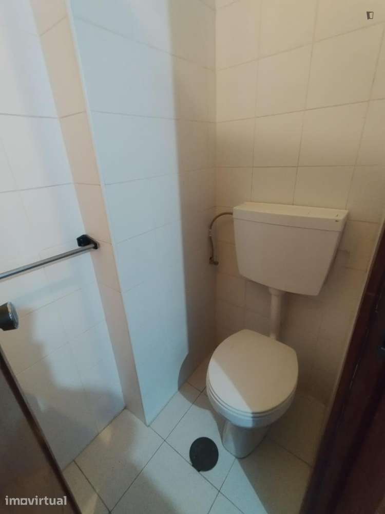 Quarto - localizado em Campanhã Porto - Grande imagem: 2/5