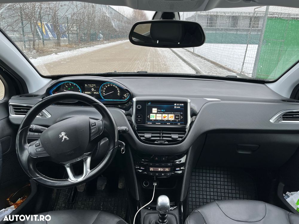 Peugeot 2008 1.2 PureTech Turbo S&S Allure - 5