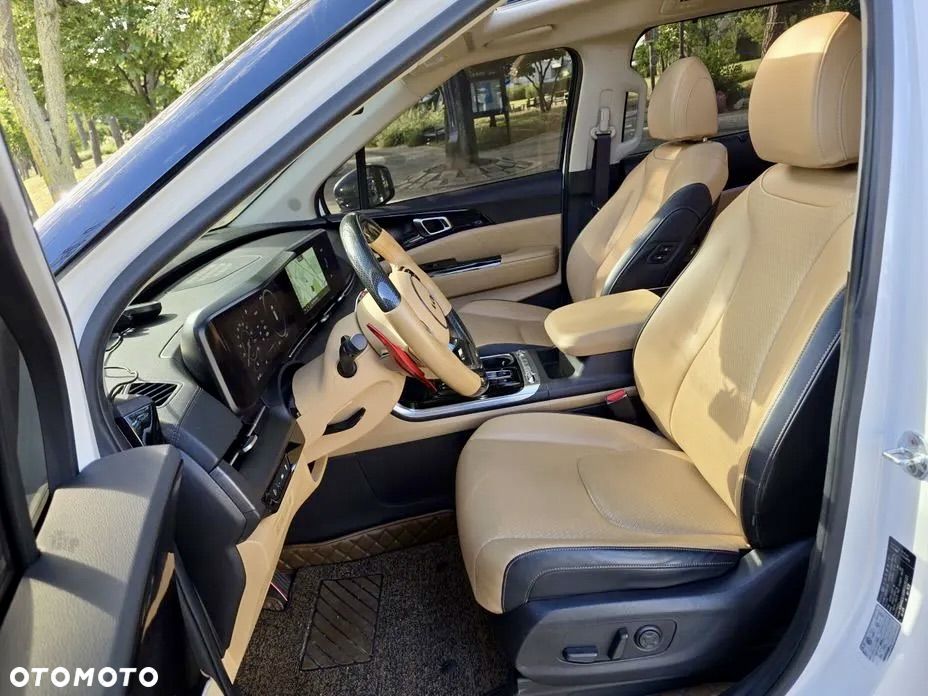 Kia Carnival - 8