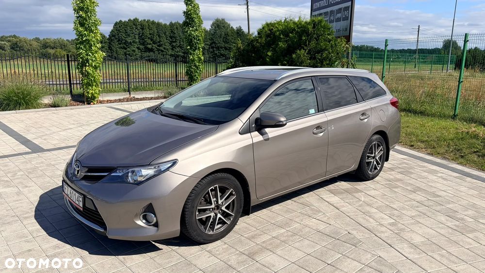 Toyota Auris 1.6 Premium Comfort - 2