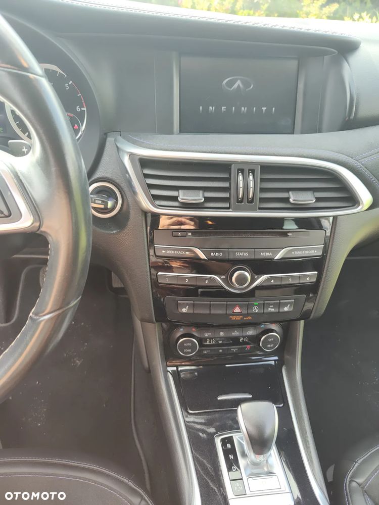 Infiniti Q30 - 10
