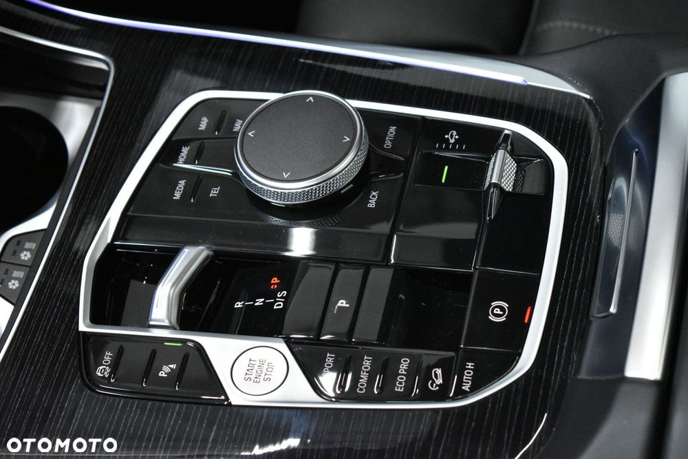 BMW X7 - 24
