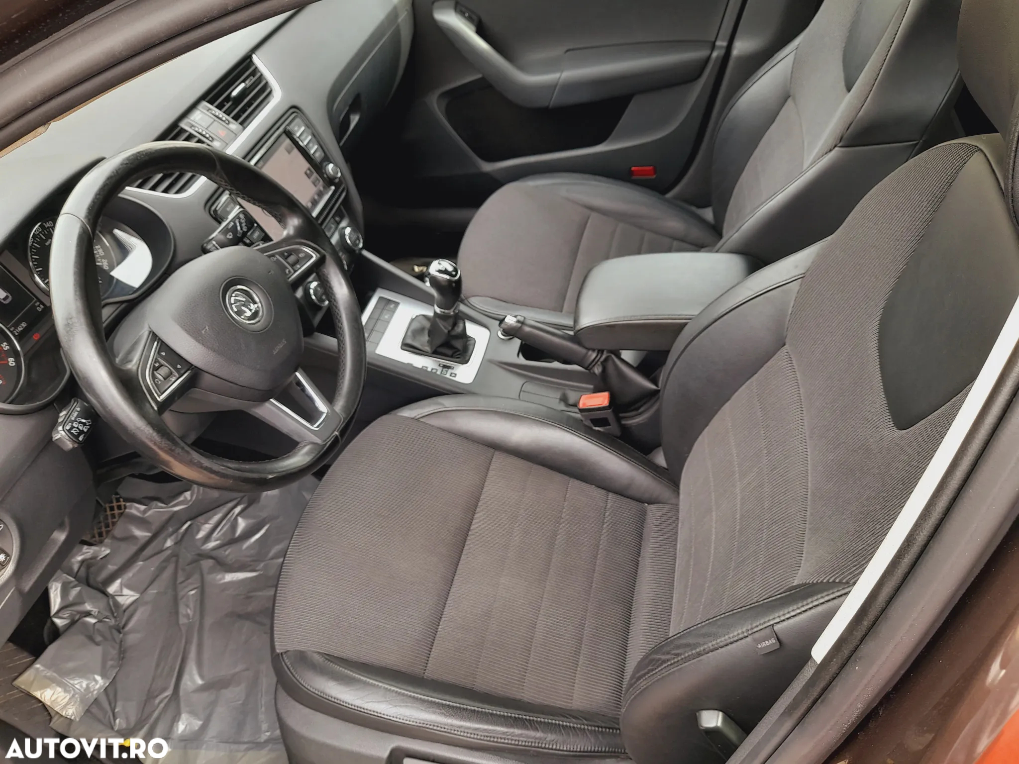 Skoda Octavia Combi 2.0 TDI DSG Premium Edition - 9