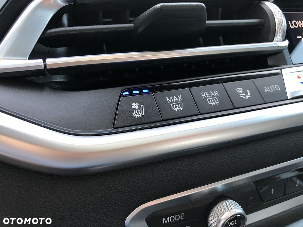 BMW X5 xDrive50i - 26